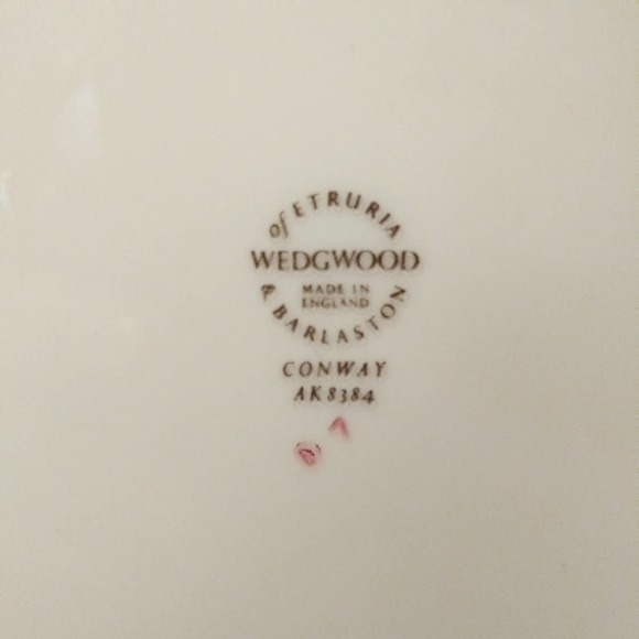 Wedgwood Edme Conway 13in Floral Chop Plate Cream - Picture 4 of 12